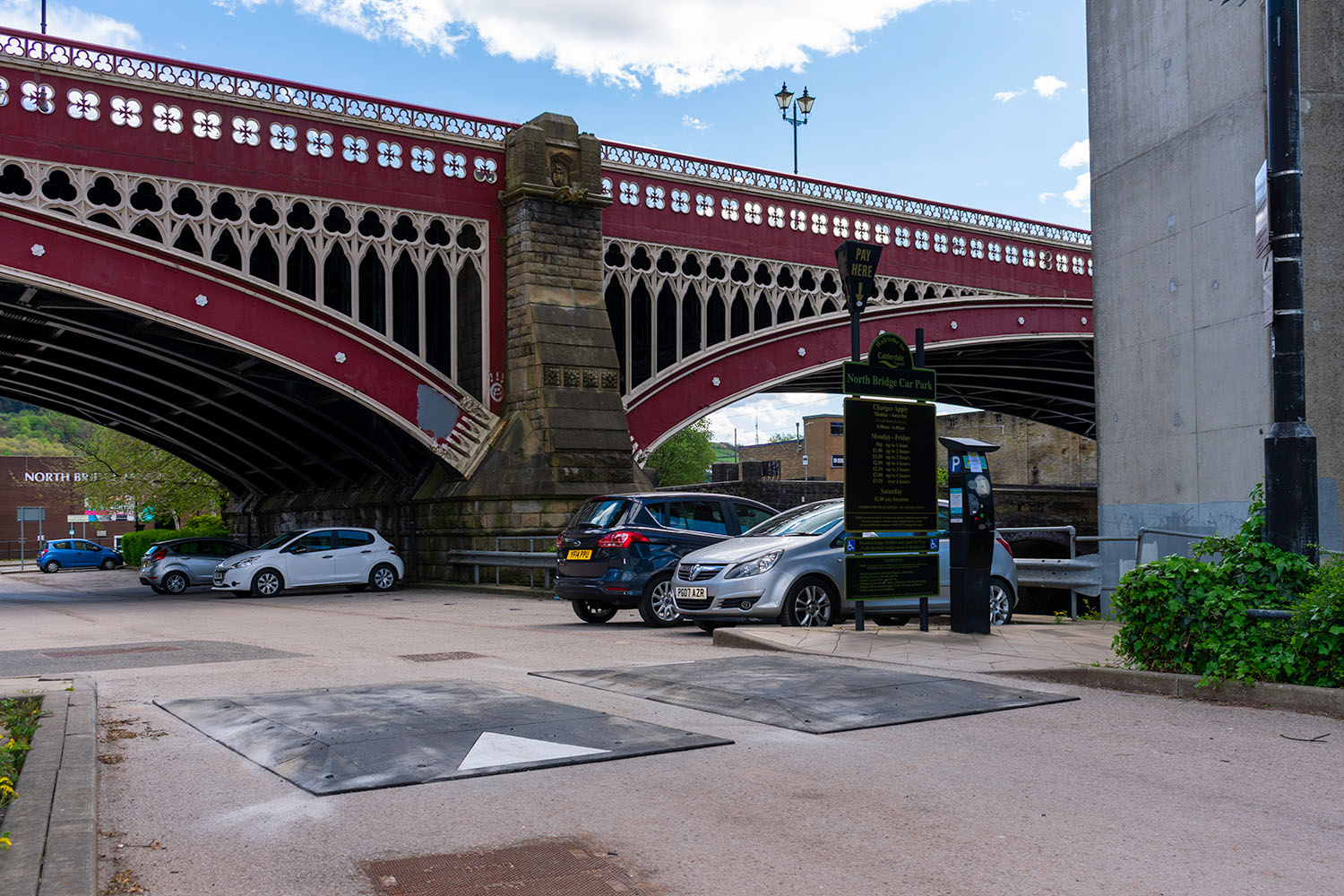 موقف سيارات الجسر الشمالي