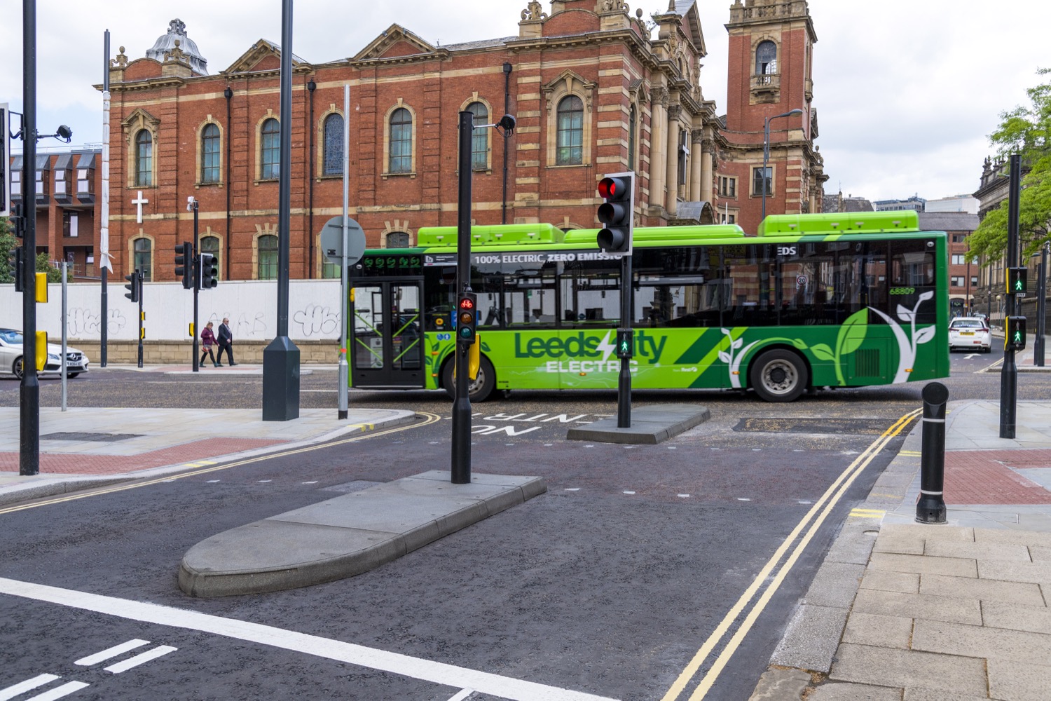 Achèvement de l'installation d'un îlot de circulation à Park Square, Leeds